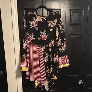 Black and Red Casual Sundress with Long Bell Sleeves and Crew Neck